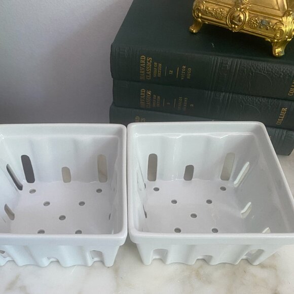 2 Cute Cordon Bleu Berry Basket Fruit Veg Baskets Porcelain Ceramic - Picture 2 of 4